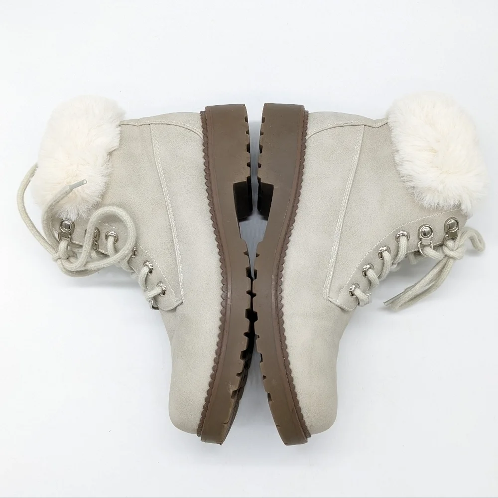 Esprit Chelsea off white faux fur lace up boot 7.5